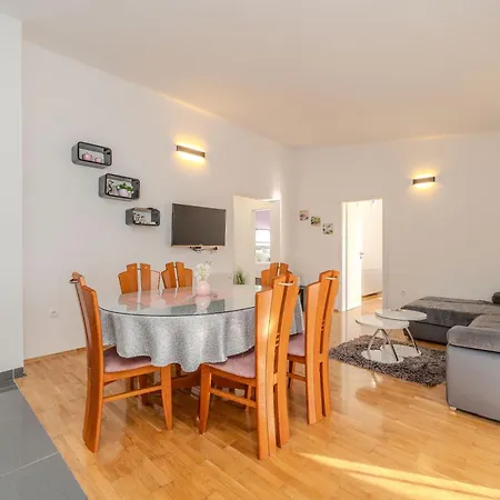 דירה Dalmatia (adults Only) *